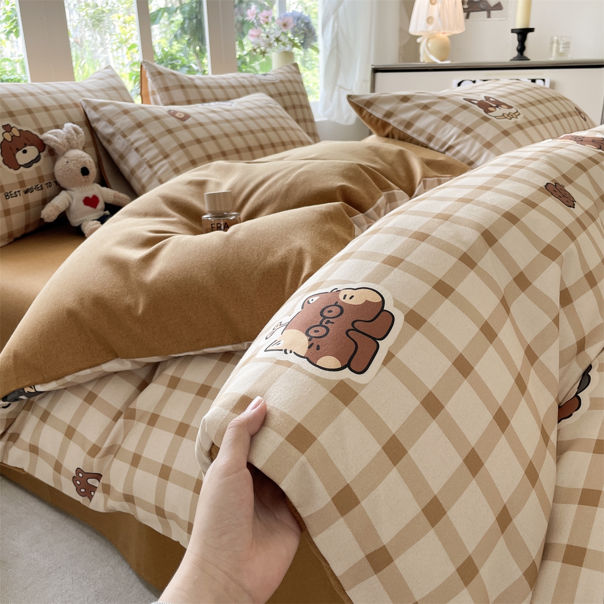 91家纺网 家纺一手货源 找家纺 本制 2025秋冬新款全棉混纺磨毛印花四件套 憨睡-陶土色