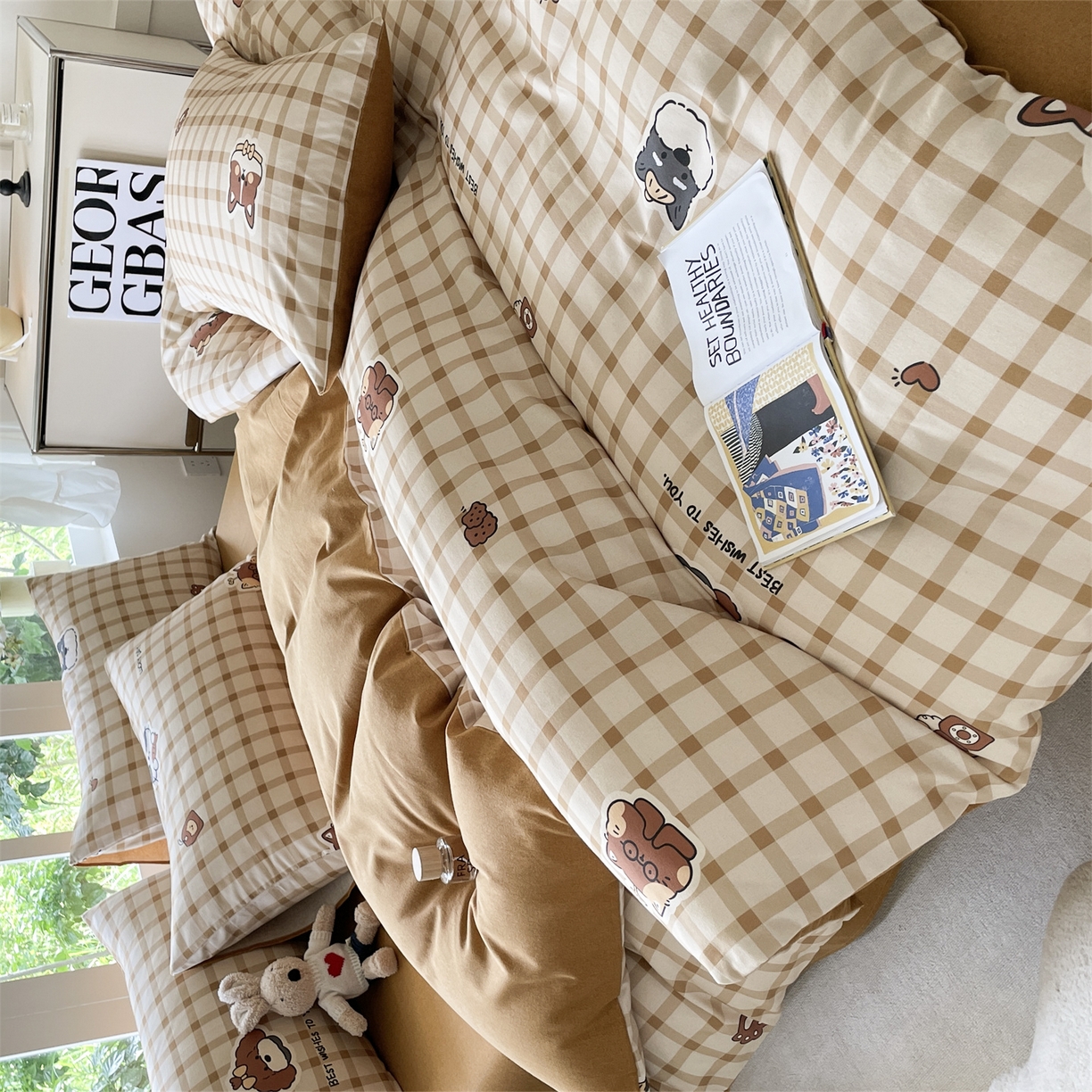 91家纺网 家纺一手货源 找家纺 本制 2025秋冬新款全棉混纺磨毛印花四件套 憨睡-陶土色