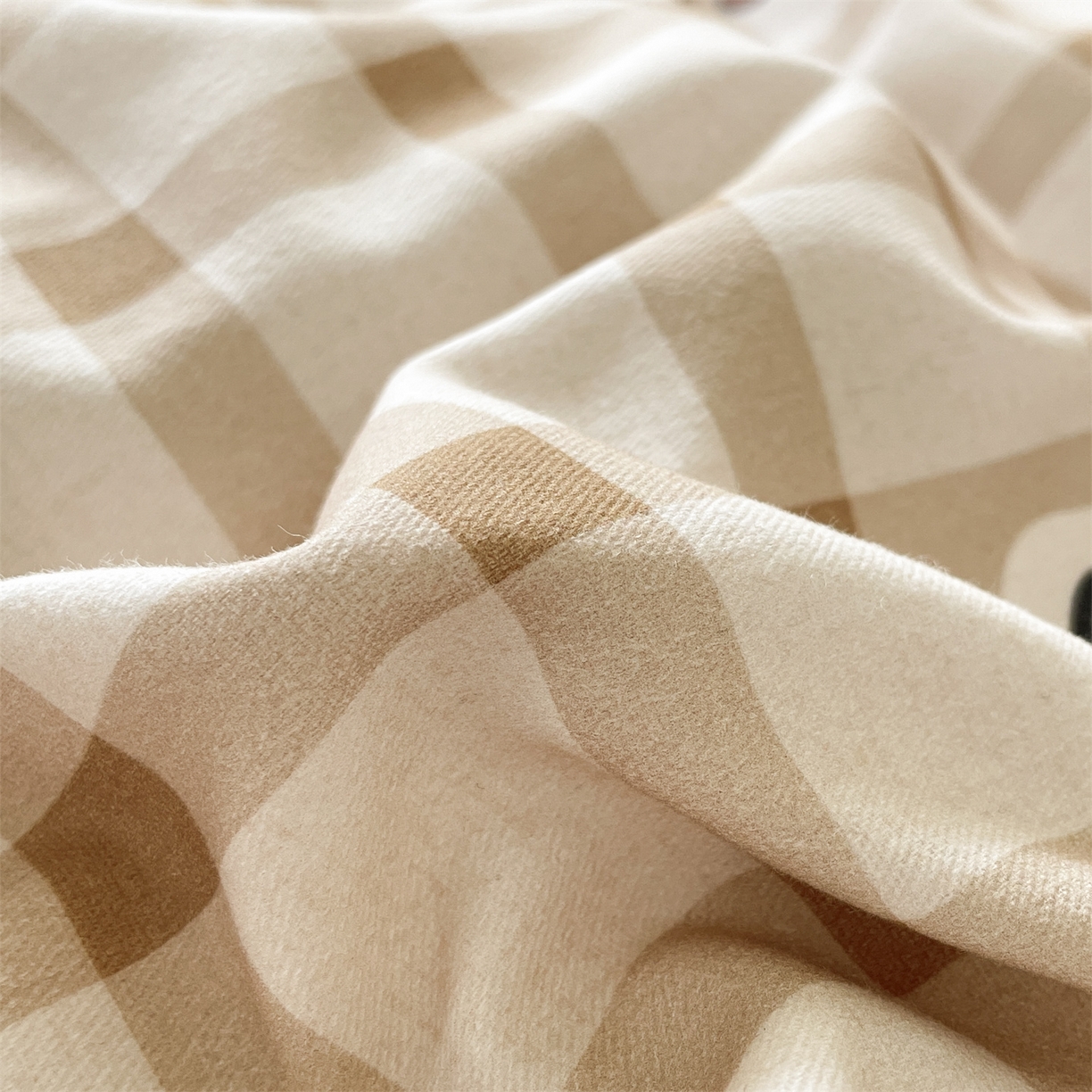 91家纺网 家纺一手货源 找家纺 本制 2025秋冬新款全棉混纺磨毛印花四件套 憨睡-陶土色