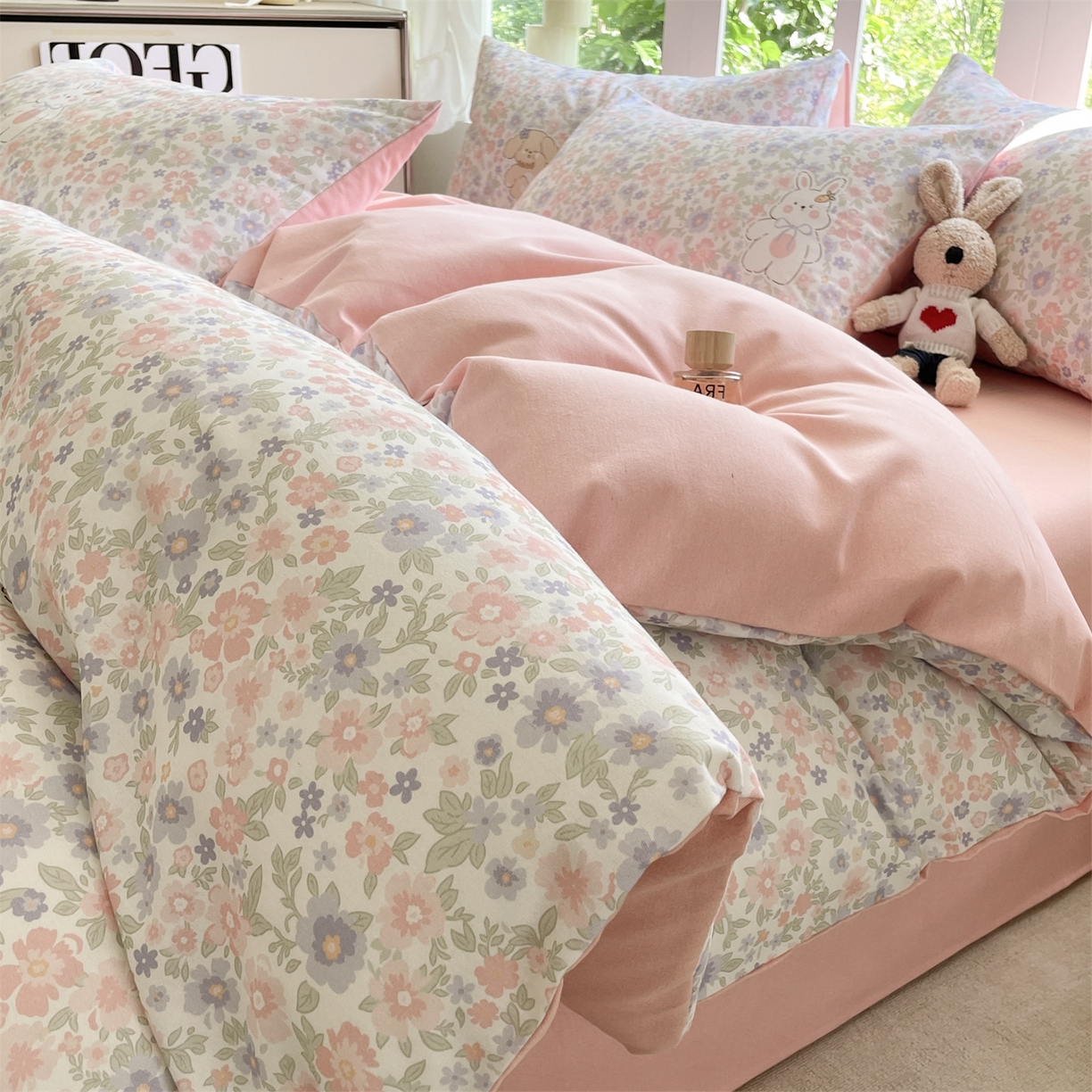 91家纺网 家纺一手货源 找家纺 本制 2025秋冬新款全棉混纺磨毛印花四件套 花涧小兔-杨妃粉