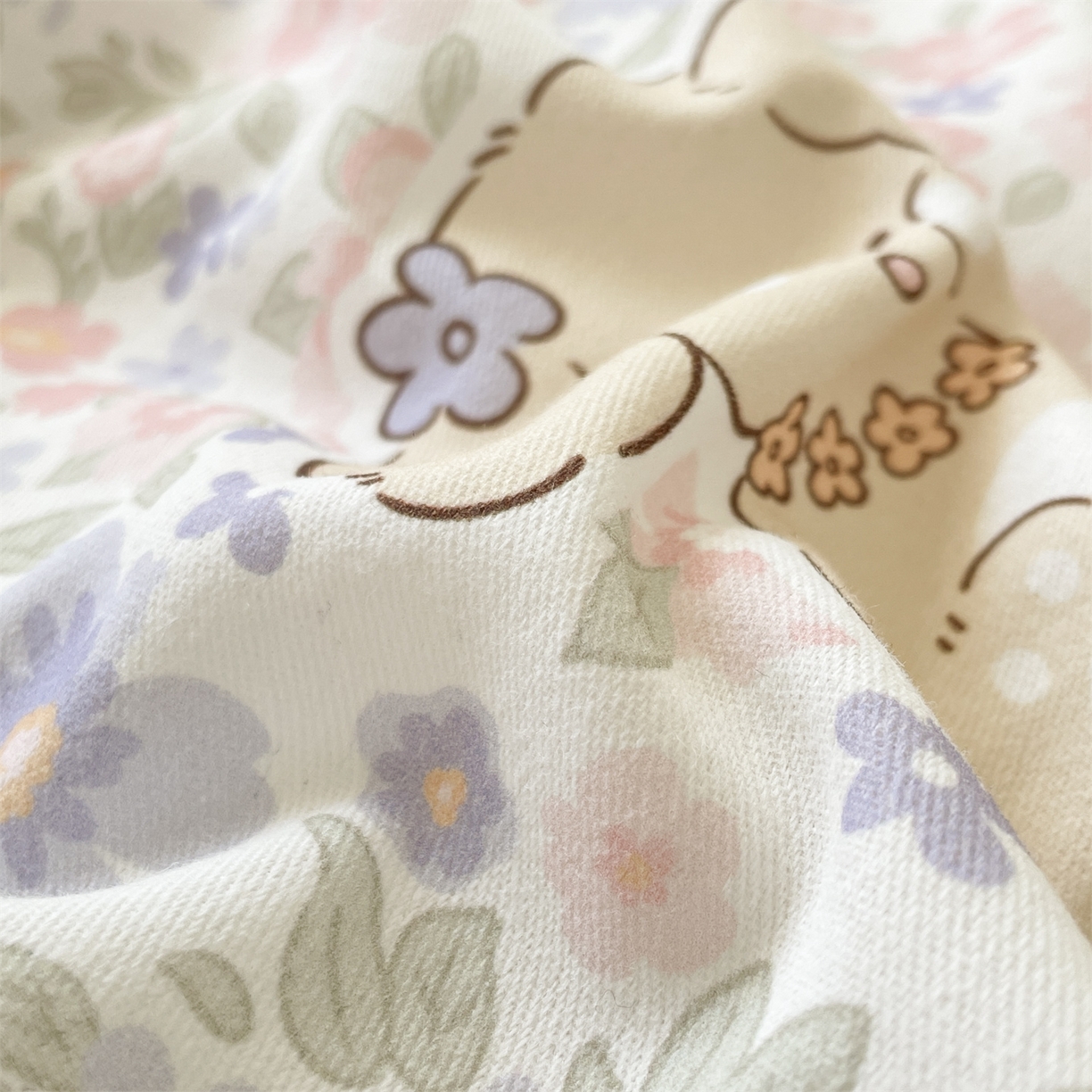 91家纺网 家纺一手货源 找家纺 本制 2025秋冬新款全棉混纺磨毛印花四件套 花涧小兔-杨妃粉