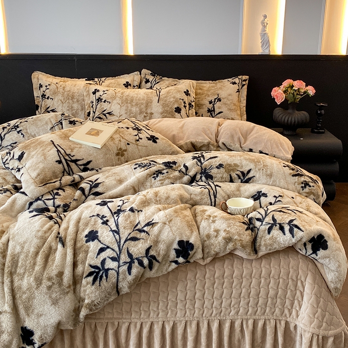 91家纺网 家纺一手货源 找家纺 （总）美伦美焕 2025新款直播热款高克重兔毛绒床盖款四件套