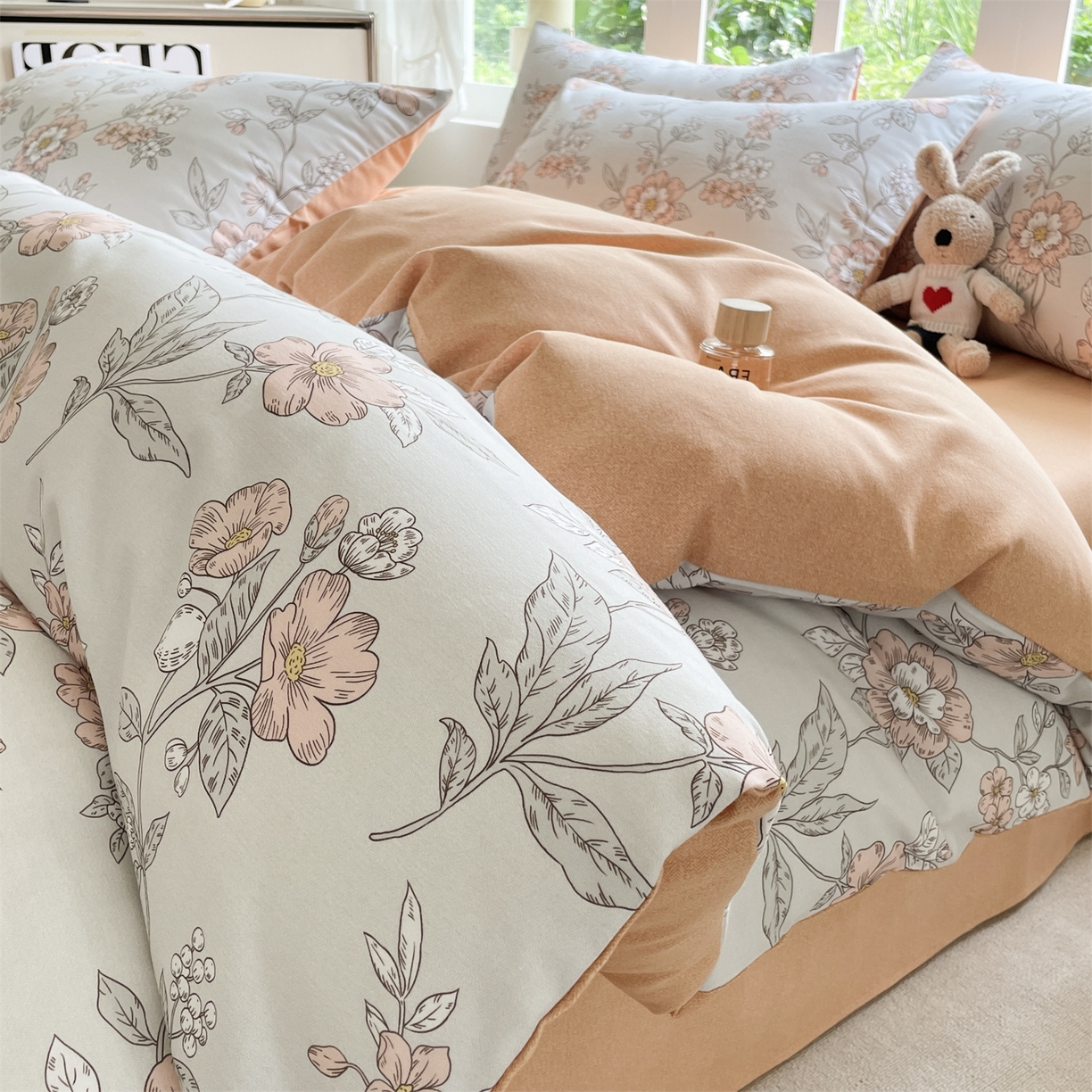 91家纺网 家纺一手货源 找家纺 本制 2025秋冬新款全棉混纺磨毛印花四件套 落花-蜜橙