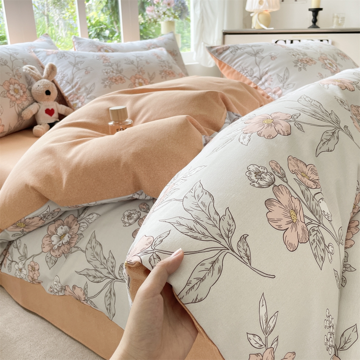 91家纺网 家纺一手货源 找家纺 本制 2025秋冬新款全棉混纺磨毛印花四件套 落花-蜜橙