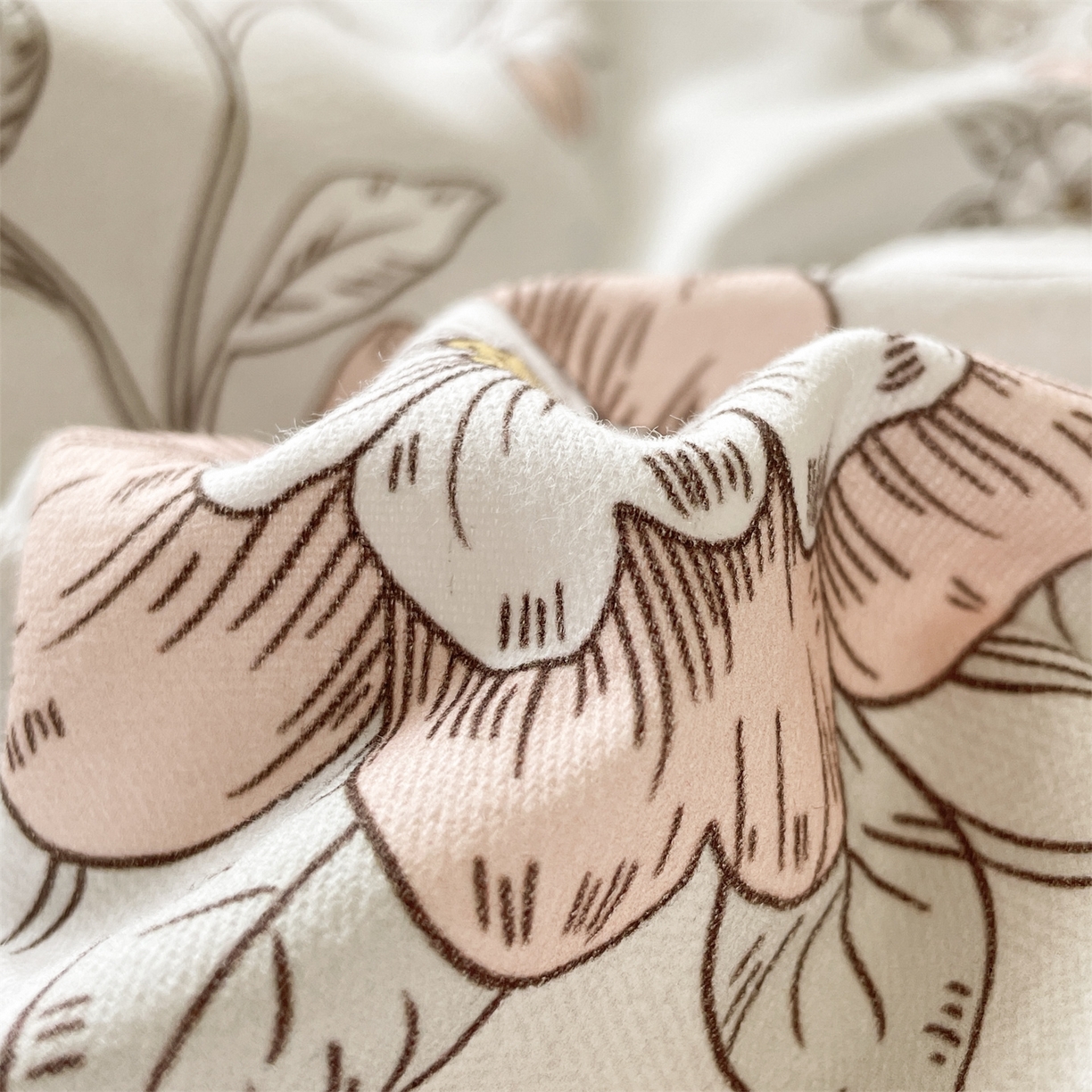 91家纺网 家纺一手货源 找家纺 本制 2025秋冬新款全棉混纺磨毛印花四件套 落花-蜜橙