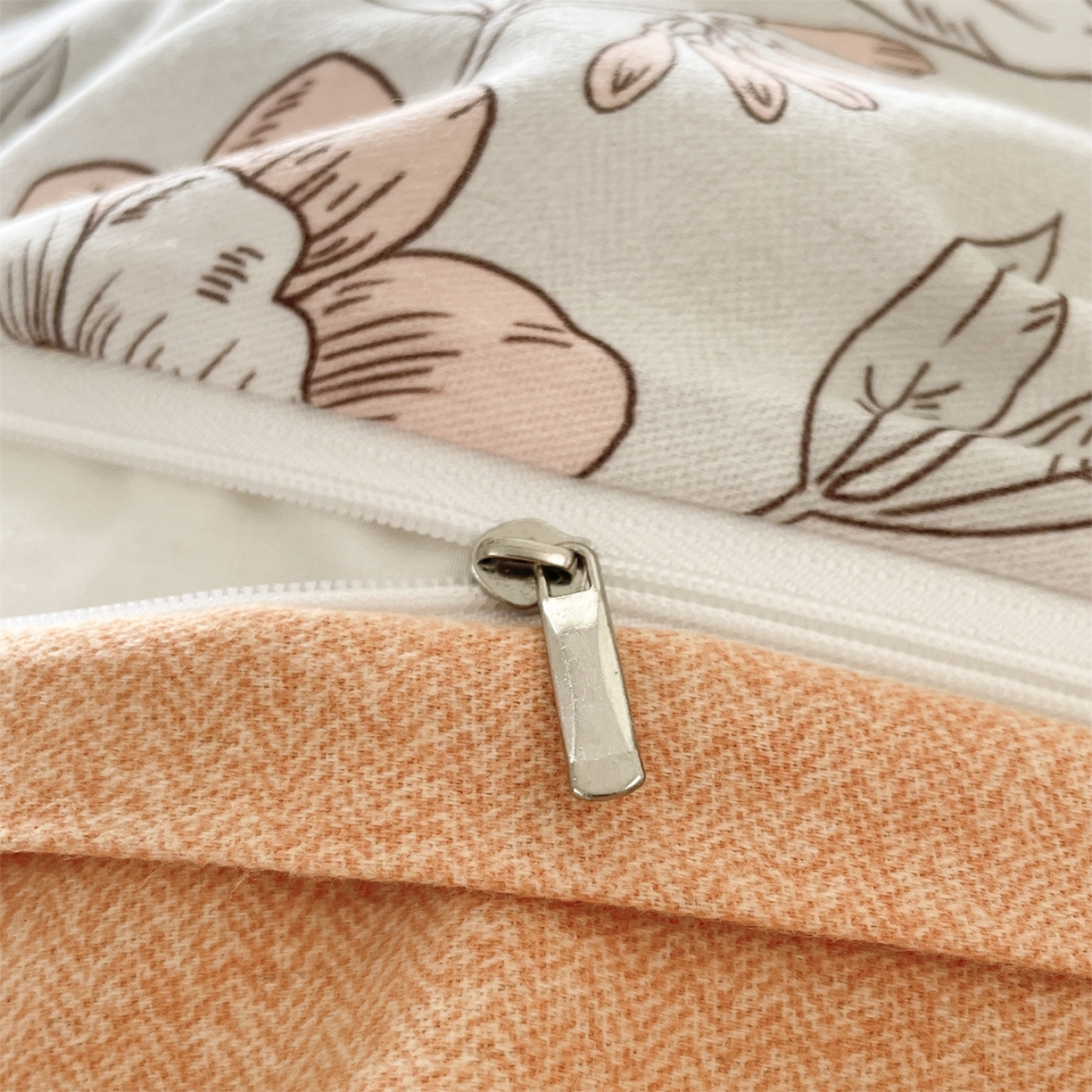 91家纺网 家纺一手货源 找家纺 本制 2025秋冬新款全棉混纺磨毛印花四件套 落花-蜜橙