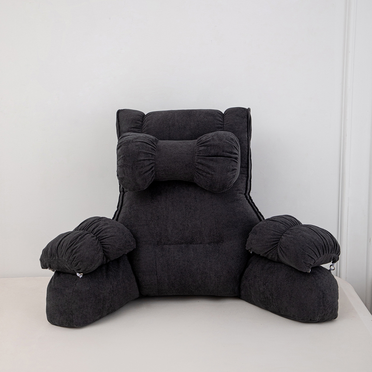 91家纺网 家纺一手货源 找家纺 沐沐家纺 2026新款小羊绒蝴蝶结护腰靠背 黑色