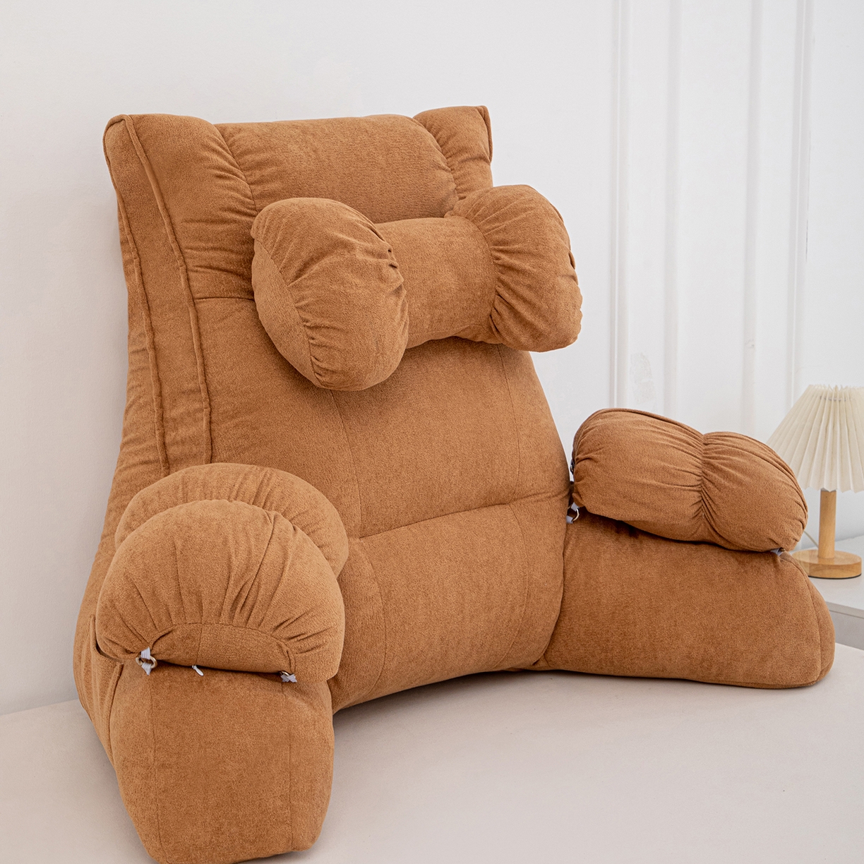 91家纺网 家纺一手货源 找家纺 沐沐家纺 2026新款小羊绒蝴蝶结护腰靠背 棕色