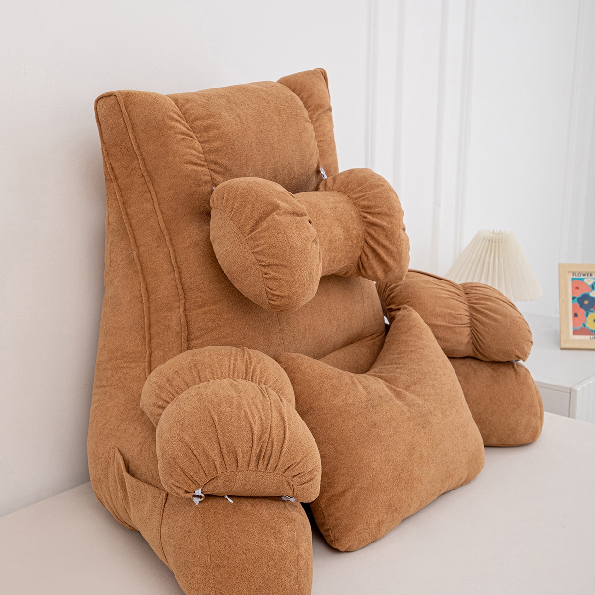 91家纺网 家纺一手货源 找家纺 沐沐家纺 2026新款小羊绒蝴蝶结护腰靠背 棕色