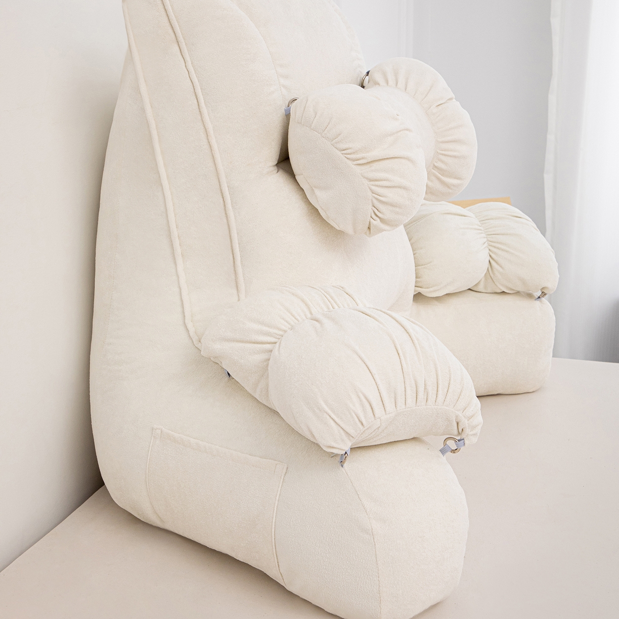 91家纺网 家纺一手货源 找家纺 沐沐家纺 2026新款小羊绒蝴蝶结护腰靠背 米白