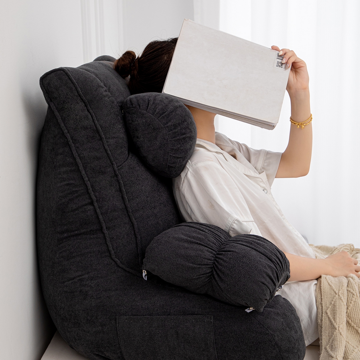 91家纺网 家纺一手货源 找家纺 沐沐家纺 2026新款小羊绒蝴蝶结护腰靠背 黑色