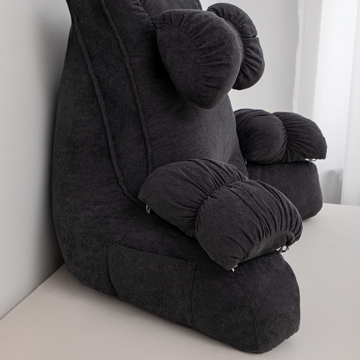 91家纺网 家纺一手货源 找家纺 沐沐家纺 2026新款小羊绒蝴蝶结护腰靠背 黑色