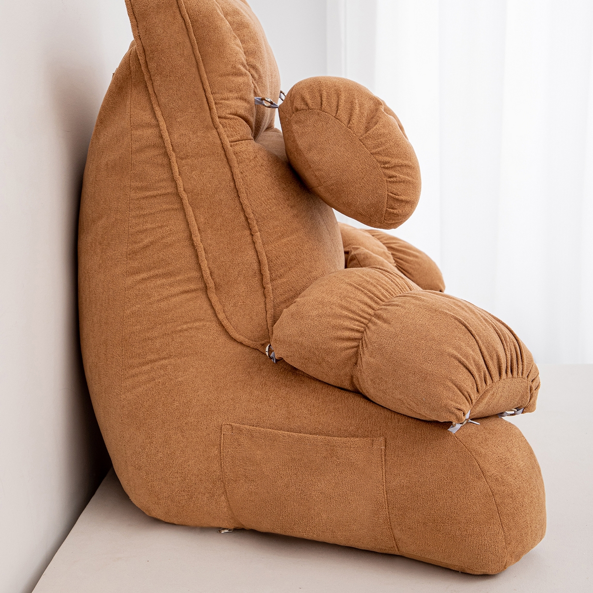 91家纺网 家纺一手货源 找家纺 沐沐家纺 2026新款小羊绒蝴蝶结护腰靠背 棕色