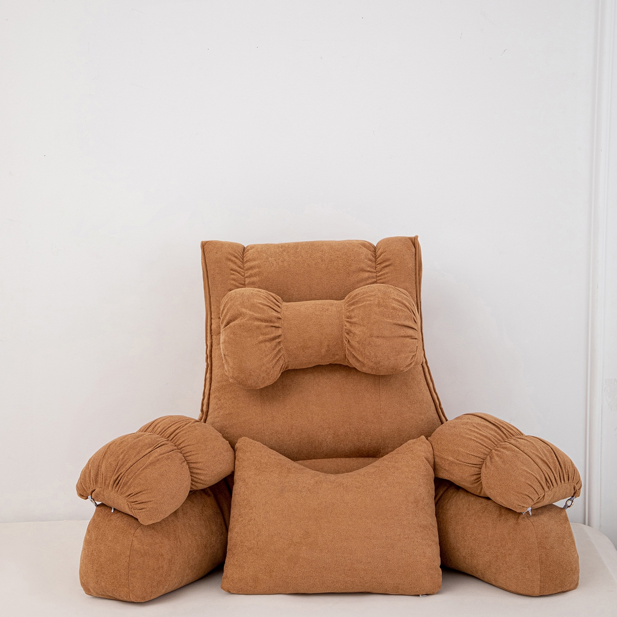 91家纺网 家纺一手货源 找家纺 沐沐家纺 2026新款小羊绒蝴蝶结护腰靠背 棕色