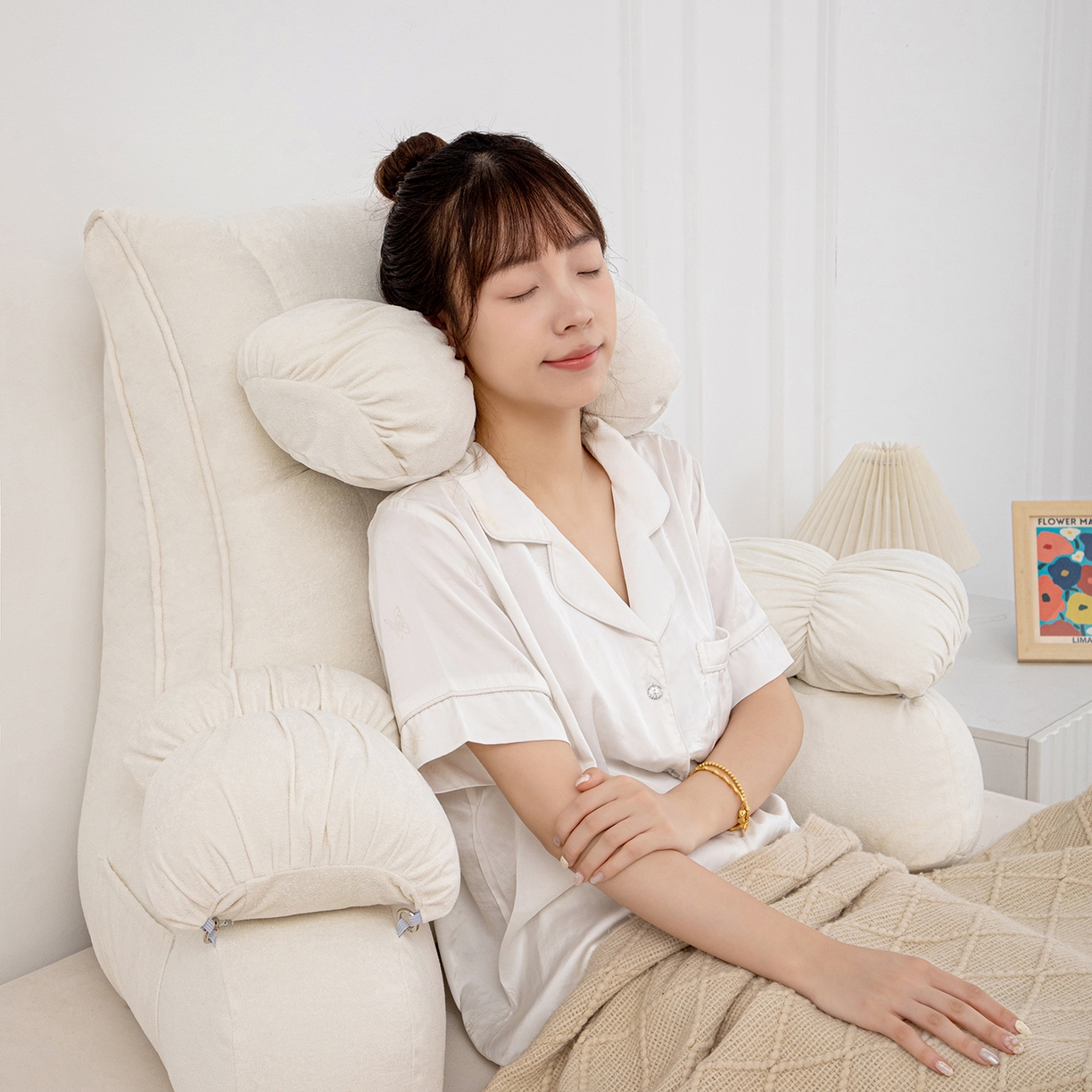 91家纺网 家纺一手货源 找家纺 沐沐家纺 2026新款小羊绒蝴蝶结护腰靠背 米白