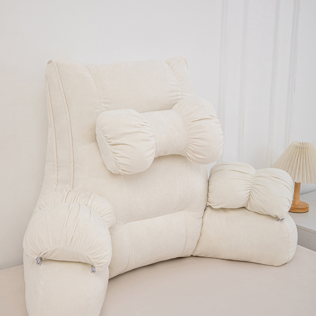 91家纺网 家纺一手货源 找家纺 沐沐家纺 2026新款小羊绒蝴蝶结护腰靠背 米白