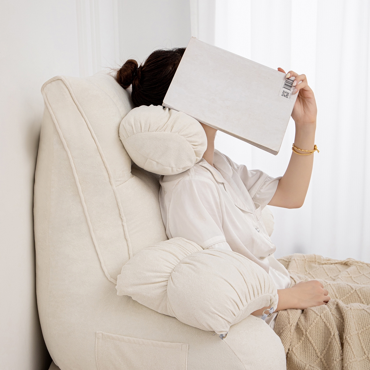 91家纺网 家纺一手货源 找家纺 沐沐家纺 2026新款小羊绒蝴蝶结护腰靠背 米白