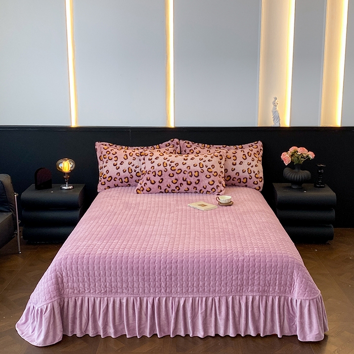 91家纺网 家纺一手货源 找家纺 美伦美焕 2025新款直播热款高克重兔毛绒床盖款四件套 粉豹