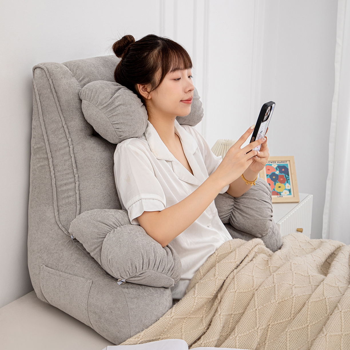 91家纺网 家纺一手货源 找家纺 沐沐家纺 2026新款小羊绒蝴蝶结护腰靠背 灰色