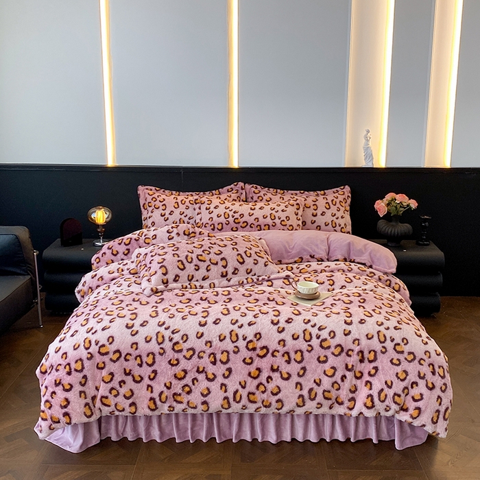 91家纺网 家纺一手货源 找家纺 美伦美焕 2025新款直播热款高克重兔毛绒床盖款四件套 粉豹