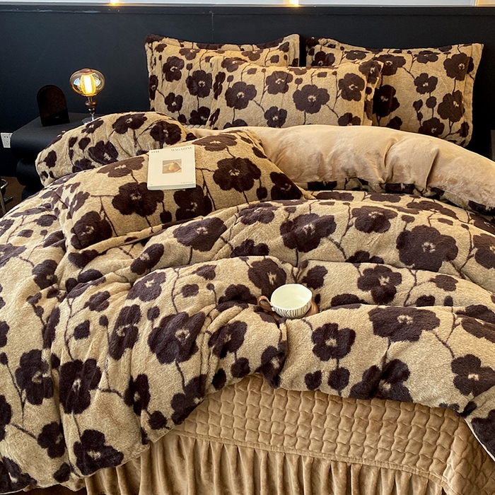 91家纺网 家纺一手货源 找家纺 美伦美焕 2025新款直播热款高克重兔毛绒床盖款四件套 花眠咖