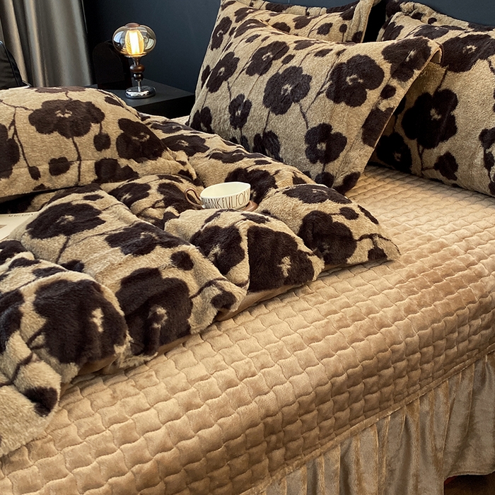 91家纺网 家纺一手货源 找家纺 美伦美焕 2025新款直播热款高克重兔毛绒床盖款四件套 花眠咖