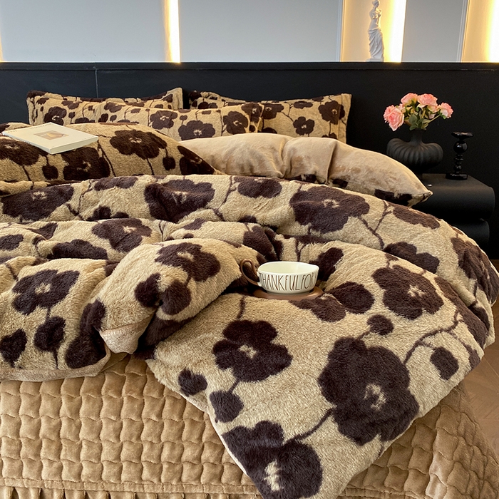 91家纺网 家纺一手货源 找家纺 美伦美焕 2025新款直播热款高克重兔毛绒床盖款四件套 花眠咖