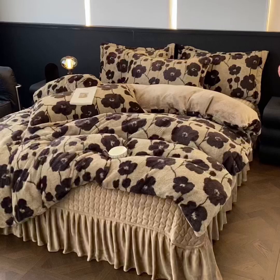 91家纺网 家纺一手货源 找家纺 美伦美焕 2025新款直播热款高克重兔毛绒床盖款四件套 花眠咖
