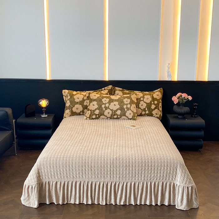 91家纺网 家纺一手货源 找家纺 美伦美焕 2025新款直播热款高克重兔毛绒床盖款四件套 花眠绿