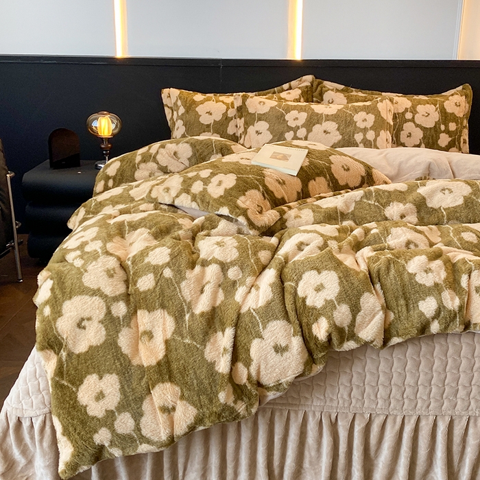 91家纺网 家纺一手货源 找家纺 美伦美焕 2025新款直播热款高克重兔毛绒床盖款四件套 花眠绿