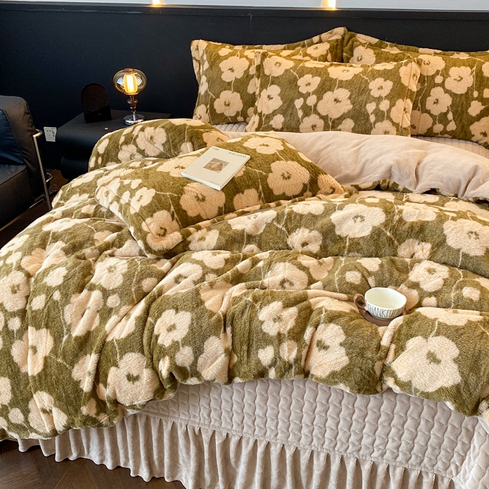 91家纺网 家纺一手货源 找家纺 美伦美焕 2025新款直播热款高克重兔毛绒床盖款四件套 花眠绿