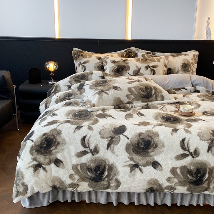91家纺网 家纺一手货源 找家纺 美伦美焕 2025新款直播热款高克重兔毛绒床盖款四件套 灰玖