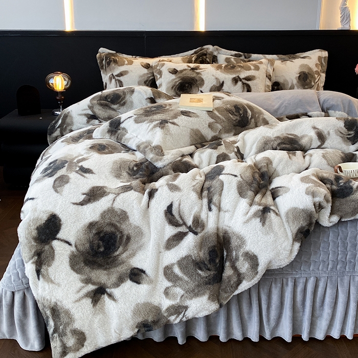 91家纺网 家纺一手货源 找家纺 美伦美焕 2025新款直播热款高克重兔毛绒床盖款四件套 灰玖