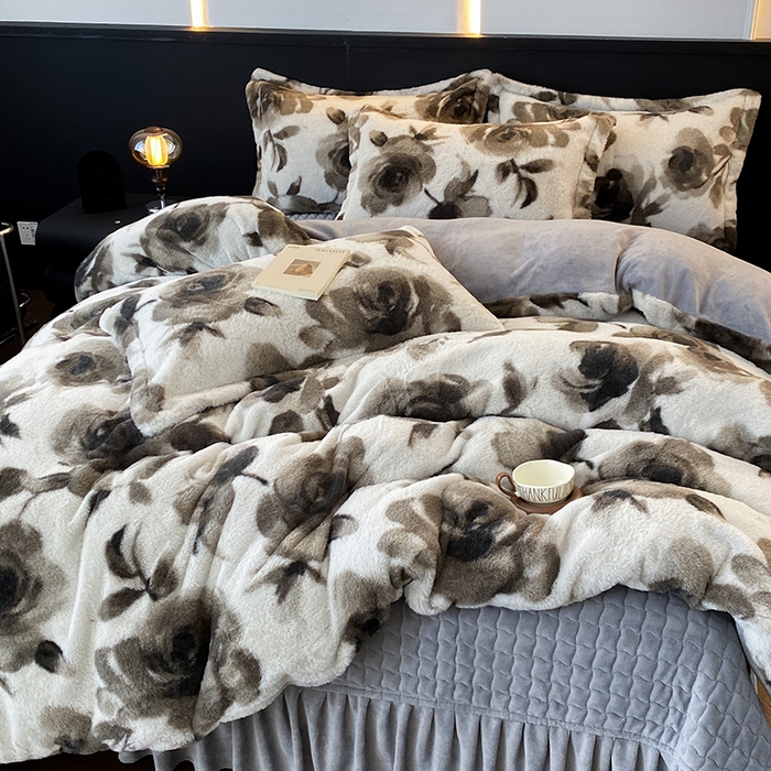 91家纺网 家纺一手货源 找家纺 美伦美焕 2025新款直播热款高克重兔毛绒床盖款四件套 灰玖