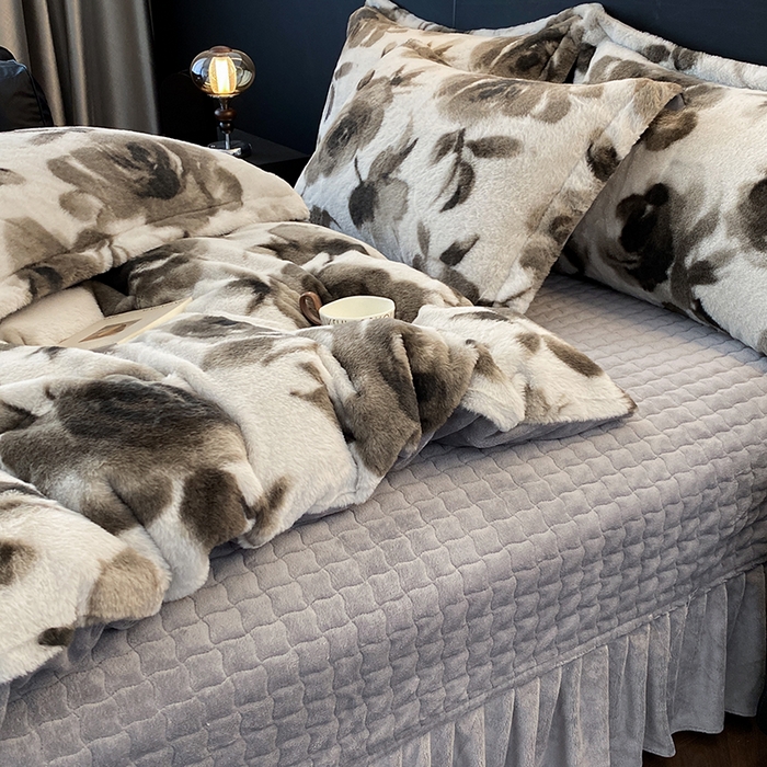 91家纺网 家纺一手货源 找家纺 美伦美焕 2025新款直播热款高克重兔毛绒床盖款四件套 灰玖