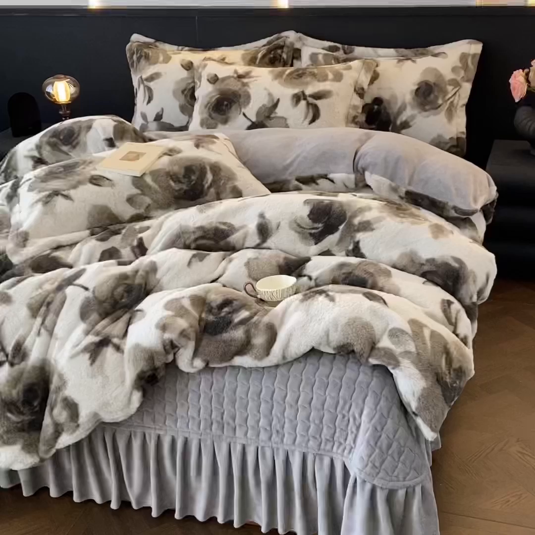 91家纺网 家纺一手货源 找家纺 美伦美焕 2025新款直播热款高克重兔毛绒床盖款四件套 灰玖