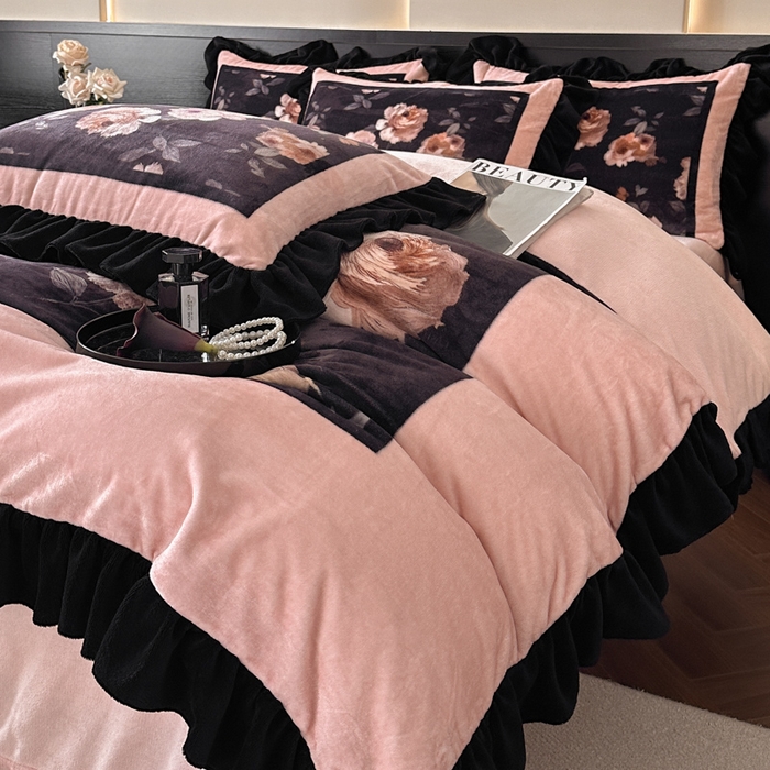 91家纺网 家纺一手货源 找家纺 首尔家纺 2025新款牛奶绒法式数码大版四件套 半亩花田