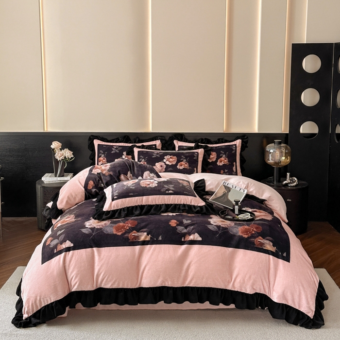 91家纺网 家纺一手货源 找家纺 首尔家纺 2025新款牛奶绒法式数码大版四件套 半亩花田