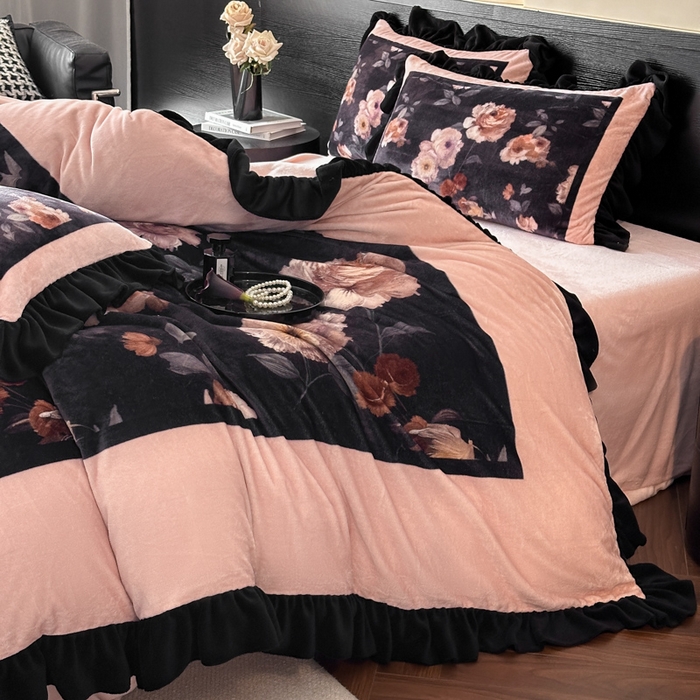 91家纺网 家纺一手货源 找家纺 首尔家纺 2025新款牛奶绒法式数码大版四件套 半亩花田