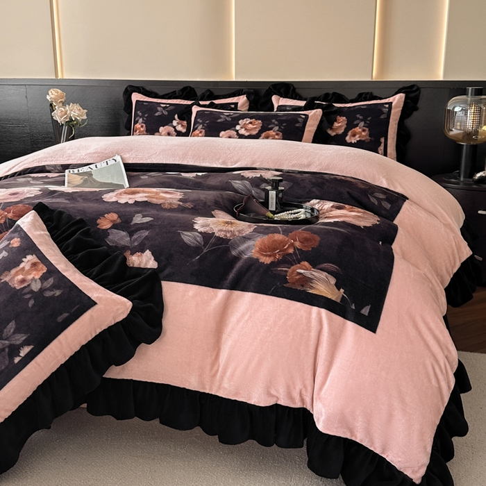 91家纺网 家纺一手货源 找家纺 首尔家纺 2025新款牛奶绒法式数码大版四件套 半亩花田