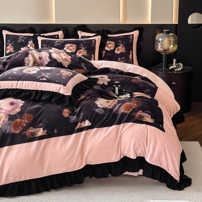 91家纺网 家纺一手货源 找家纺 首尔家纺 2025新款牛奶绒法式数码大版四件套 半亩花田