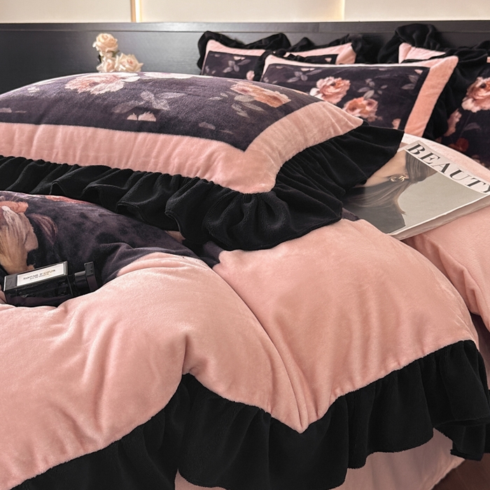 91家纺网 家纺一手货源 找家纺 首尔家纺 2025新款牛奶绒法式数码大版四件套 半亩花田