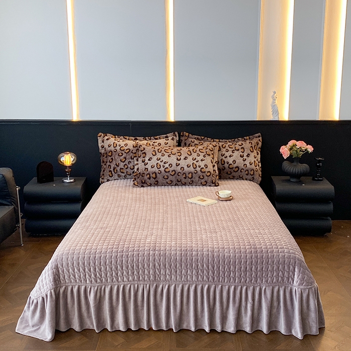 91家纺网 家纺一手货源 找家纺 美伦美焕 2025新款直播热款高克重兔毛绒床盖款四件套 咖豹