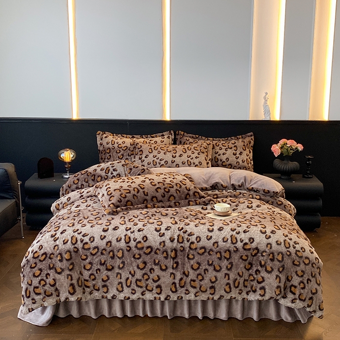 91家纺网 家纺一手货源 找家纺 美伦美焕 2025新款直播热款高克重兔毛绒床盖款四件套 咖豹