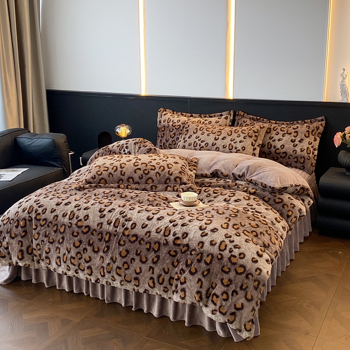 91家纺网 家纺一手货源 找家纺 美伦美焕 2025新款直播热款高克重兔毛绒床盖款四件套 咖豹