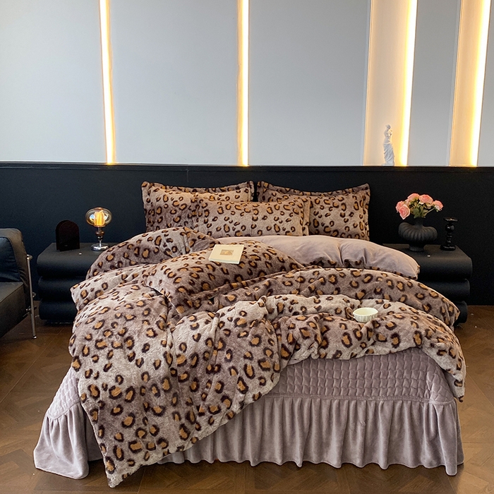 91家纺网 家纺一手货源 找家纺 美伦美焕 2025新款直播热款高克重兔毛绒床盖款四件套 咖豹