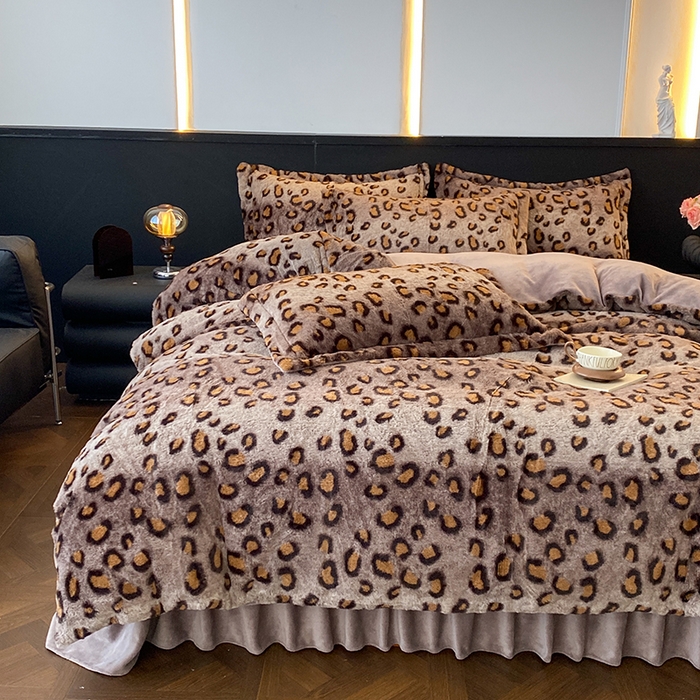 91家纺网 家纺一手货源 找家纺 美伦美焕 2025新款直播热款高克重兔毛绒床盖款四件套 咖豹