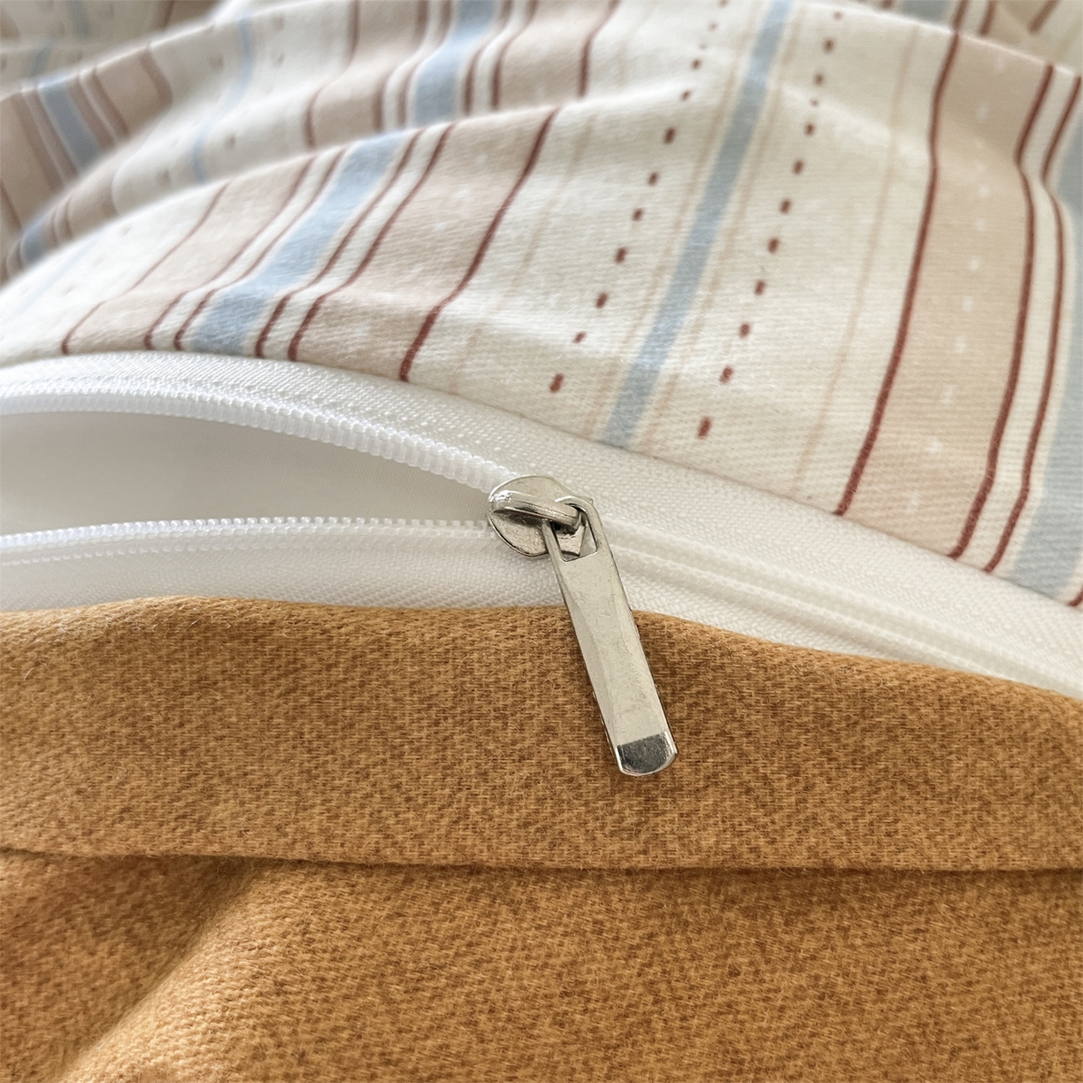 91家纺网 家纺一手货源 找家纺 本制 2025秋冬新款全棉混纺磨毛印花四件套 甜心熊-陶土色