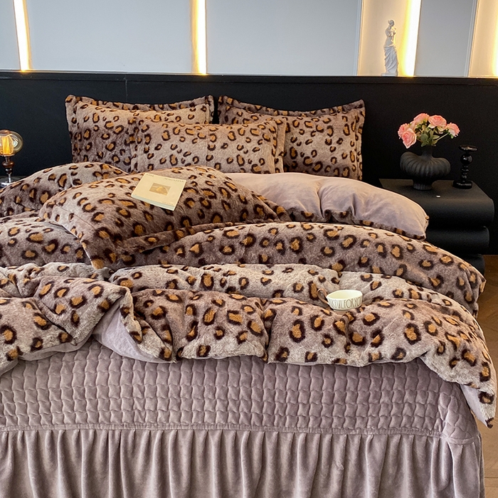 91家纺网 家纺一手货源 找家纺 美伦美焕 2025新款直播热款高克重兔毛绒床盖款四件套 咖豹