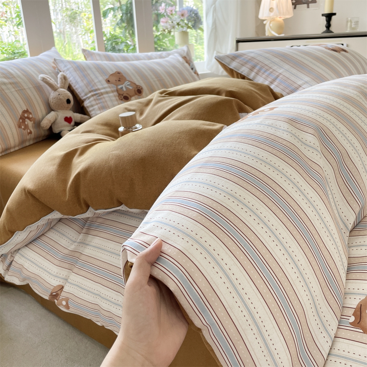 91家纺网 家纺一手货源 找家纺 本制 2025秋冬新款全棉混纺磨毛印花四件套 甜心熊-陶土色